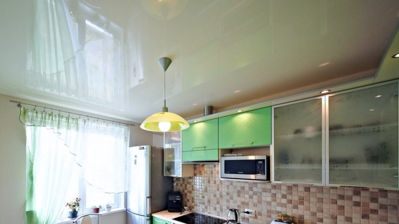 Сделать и забыть: самое идеальное решение отделки потолка на кухне