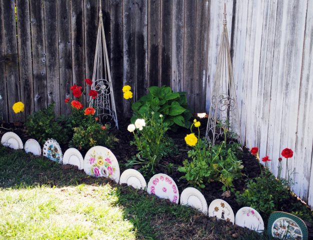 Бордюры для садовых дорожек: 10 идей бордюров из подручных материалов