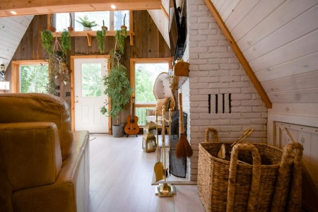 Интерьер деревянного дома: специалисты объясняют, какой стиль выбрать