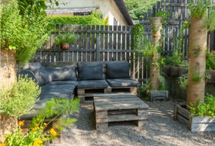 Садовая мебель из поддонов своими руками: простые идеи для уюта