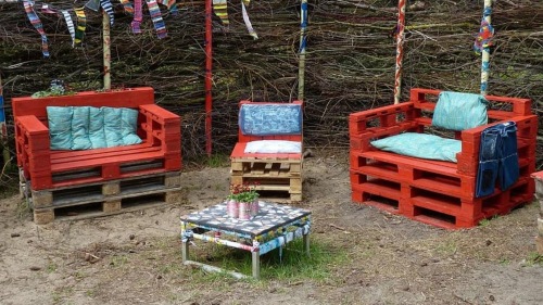 Садовая мебель из поддонов своими руками: простые идеи для комфортного отдыха