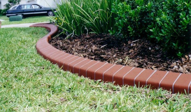 Бордюры садовых дорожек: 10 идей для бордюров из подручных материалов
