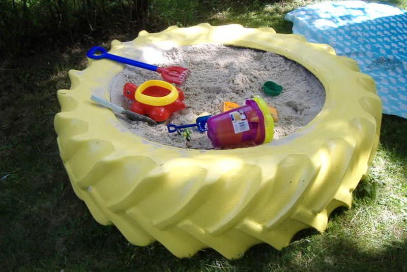 Вторая жизнь старых покрышек, украшение дачи