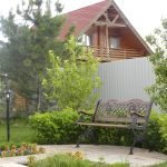Скамейка и фонари