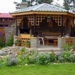 Цветник перед беседкой