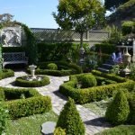 Арка из зелени на участке