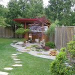 Беседка в углу участка