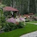 Цветник перед беседкой