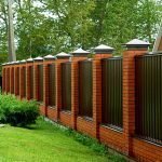 Забор из кирпича