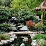 Мостик через водоем