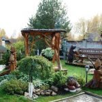 Медведь у скамейки