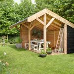 Белая мебель в беседке