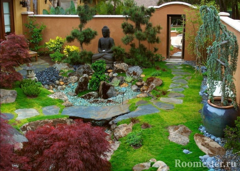 Статуя на участке