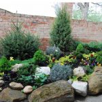 Горка у забора