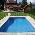 Бассейн перед домом