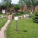 Мостик у водоема