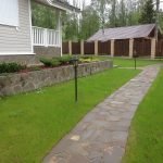 Дорожка вдоль дома
