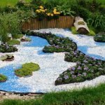 Яркая клумба