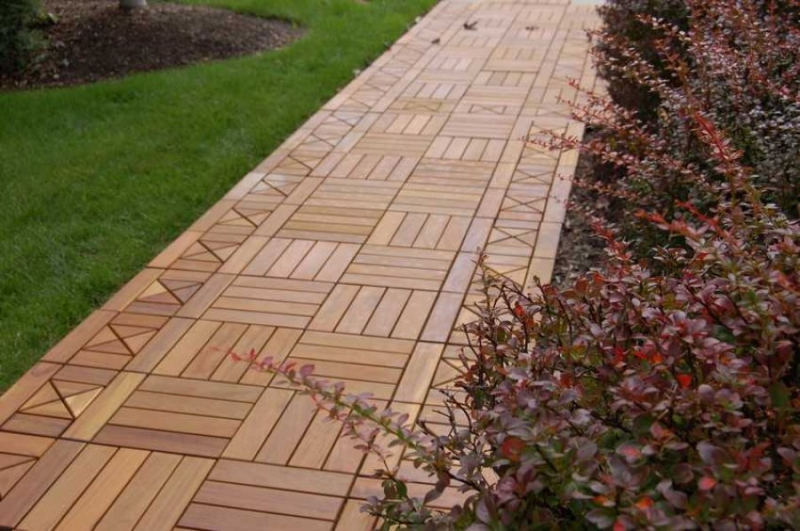 Дизайнерская дорожка у дома