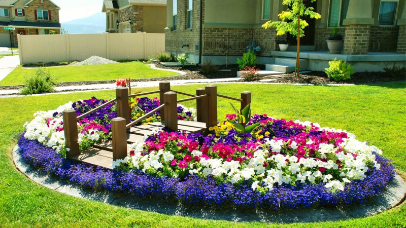Цветочная клумба на даче