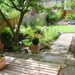 Уютная зона отдыха на узком участке